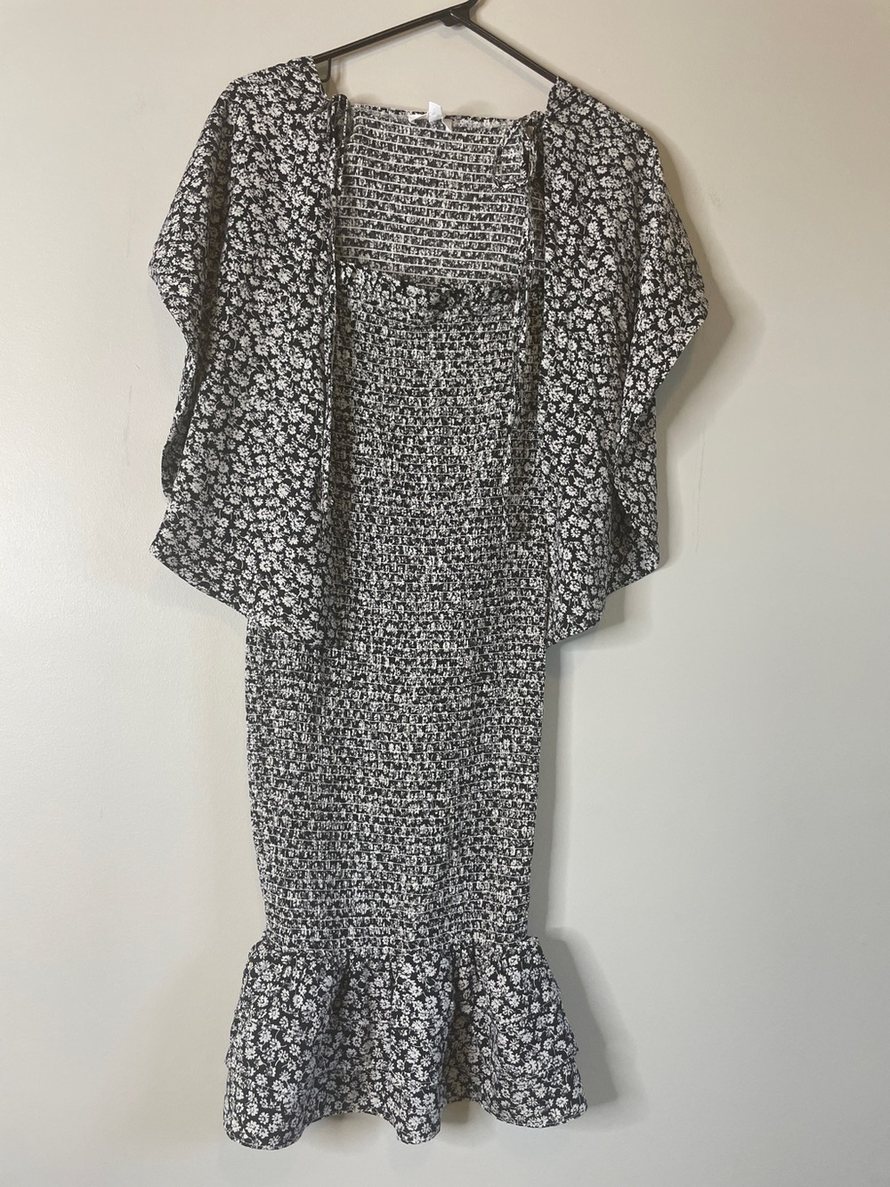 Mable dress Smocked Black & White Floral Midi Dress. S